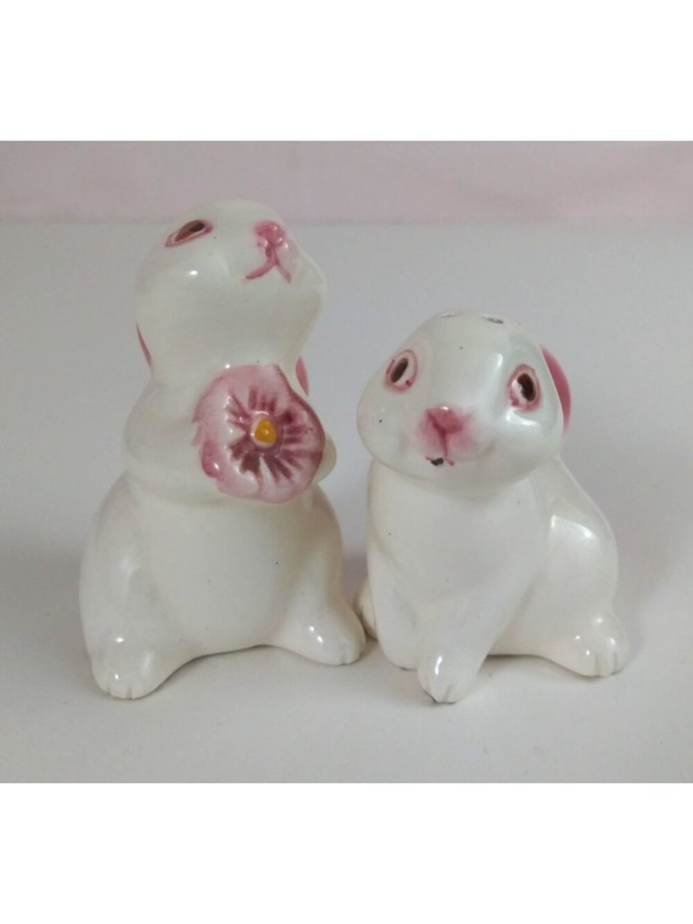 Vintage 1983 Avon Easter Bunny Rabbit Salt & Pepper Shakers